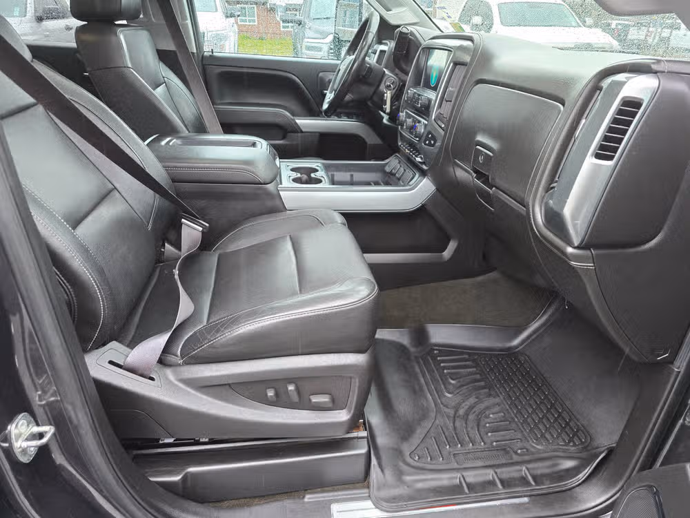 2015 Chevrolet Silverado 2500HD LTZ Crew Cab Image 36