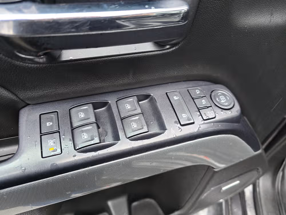 2015 Chevrolet Silverado 2500HD LTZ Crew Cab Image 31