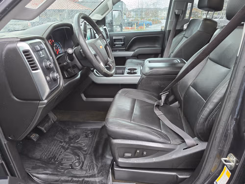 2015 Chevrolet Silverado 2500HD LTZ Crew Cab Image 32