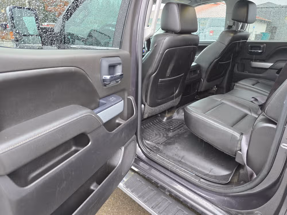 2015 Chevrolet Silverado 2500HD LTZ Crew Cab Image 33