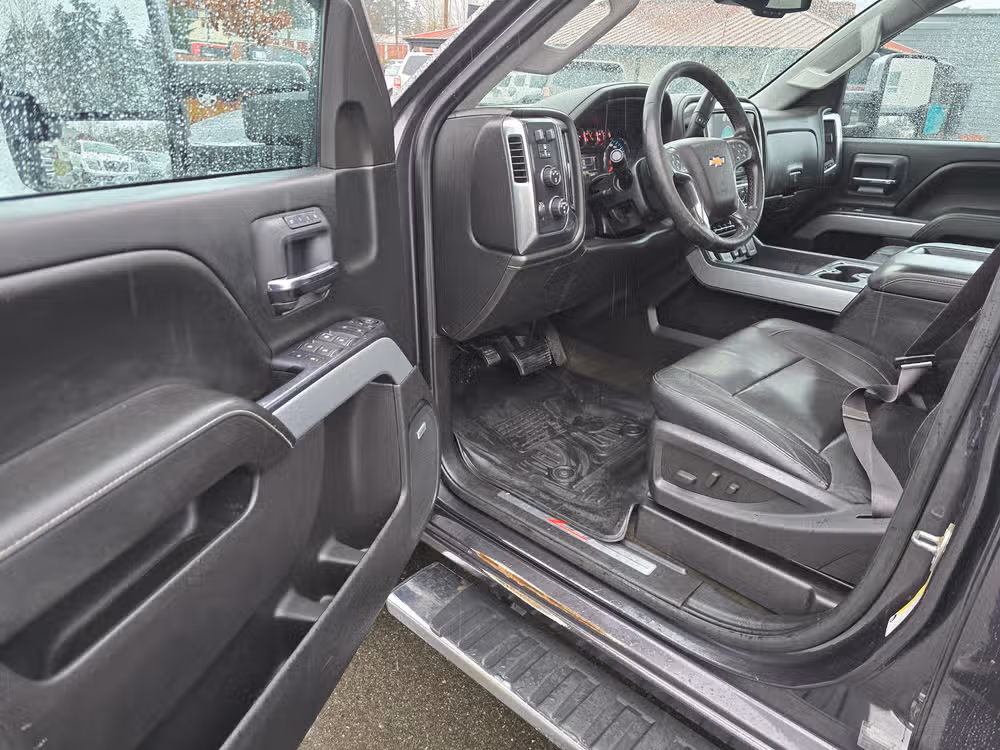 2015 Chevrolet Silverado 2500HD LTZ Crew Cab Image 29