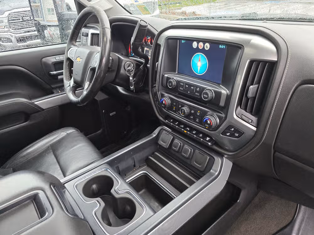 2015 Chevrolet Silverado 2500HD LTZ Crew Cab Image 37