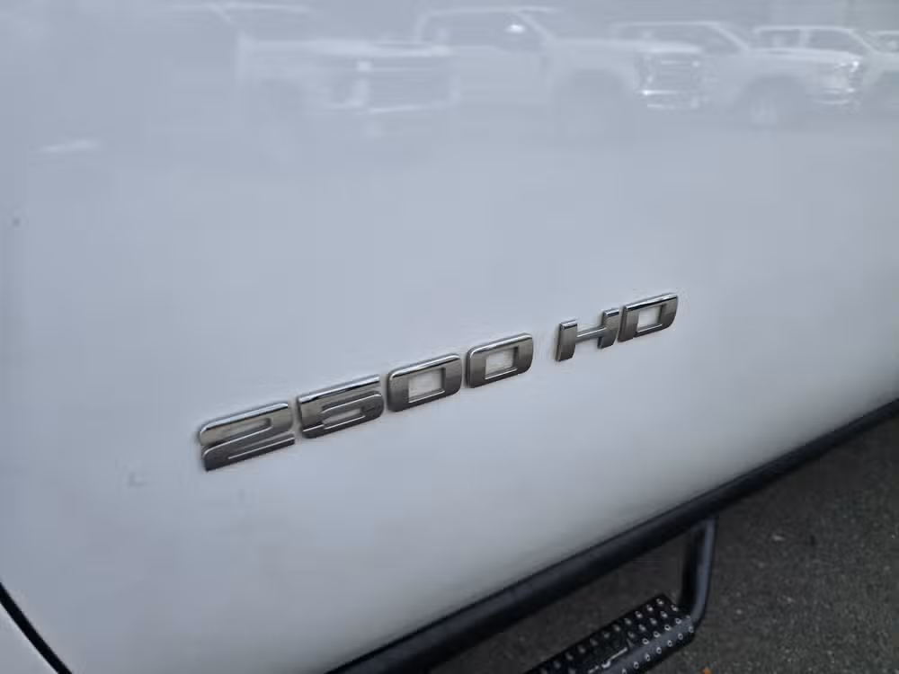 2014 Chevrolet Silverado 2500HD LT Crew Cab Image 11
