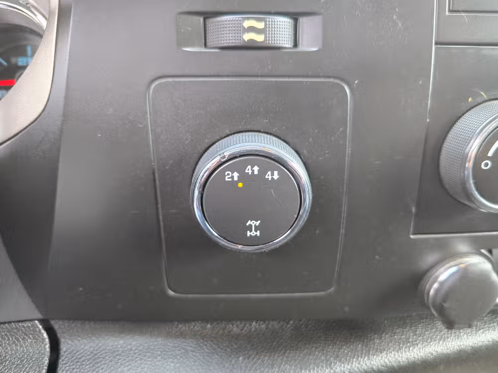 2014 Chevrolet Silverado 2500HD LT Crew Cab Image 19