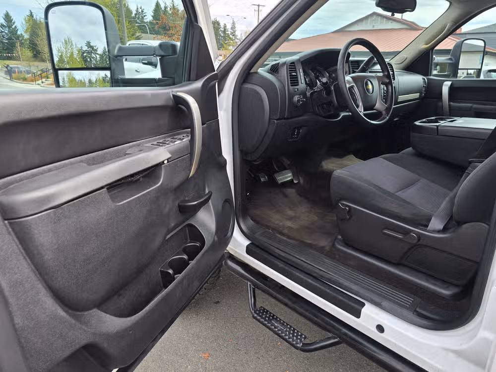 2014 Chevrolet Silverado 2500HD LT Crew Cab Image 24