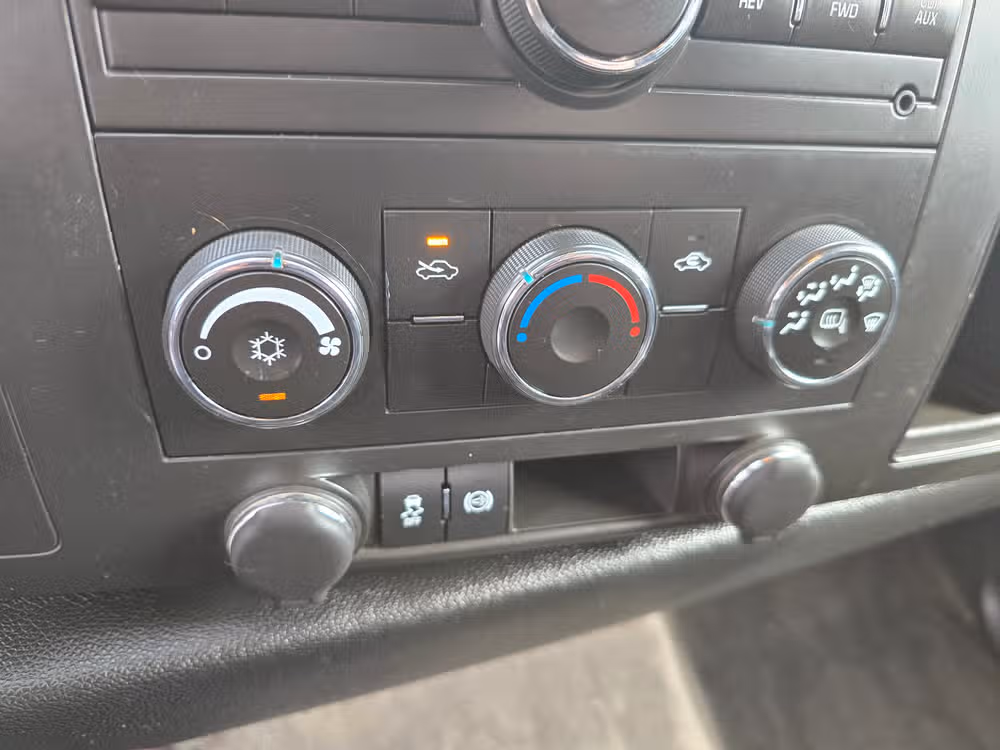 2014 Chevrolet Silverado 2500HD LT Crew Cab Image 18