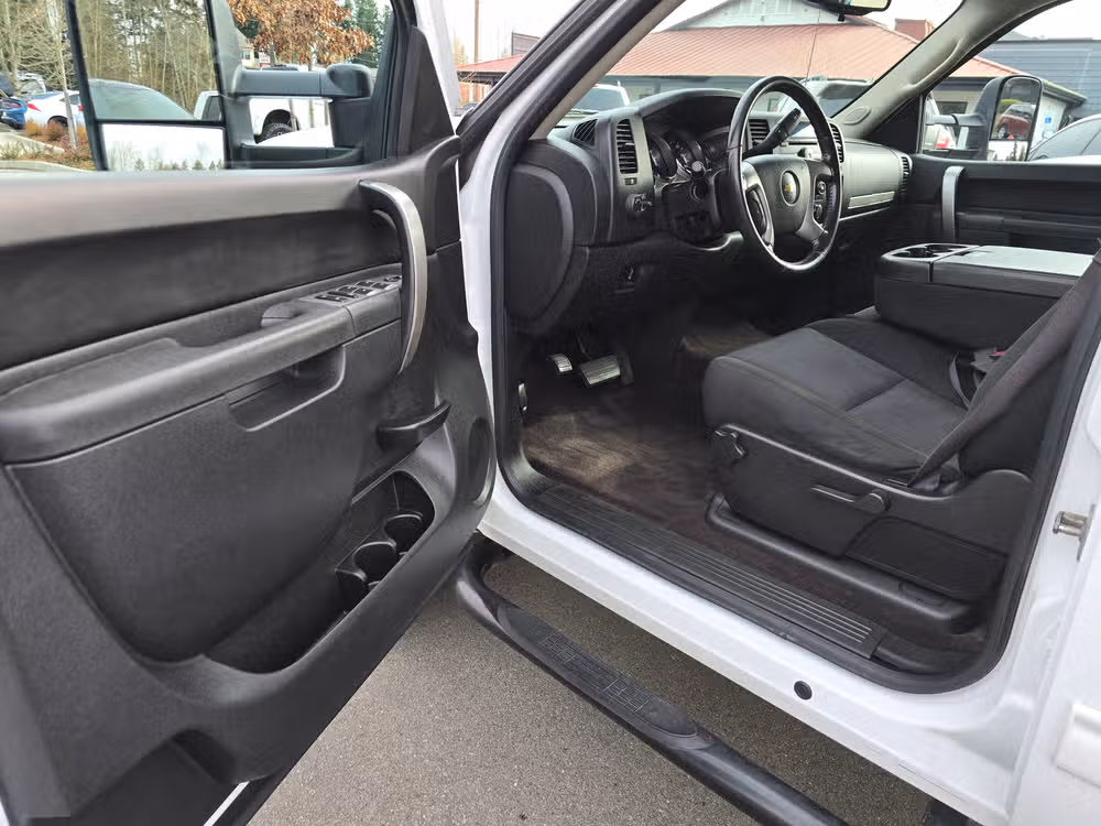 2014 Chevrolet Silverado 2500HD LT Crew Cab Image 23