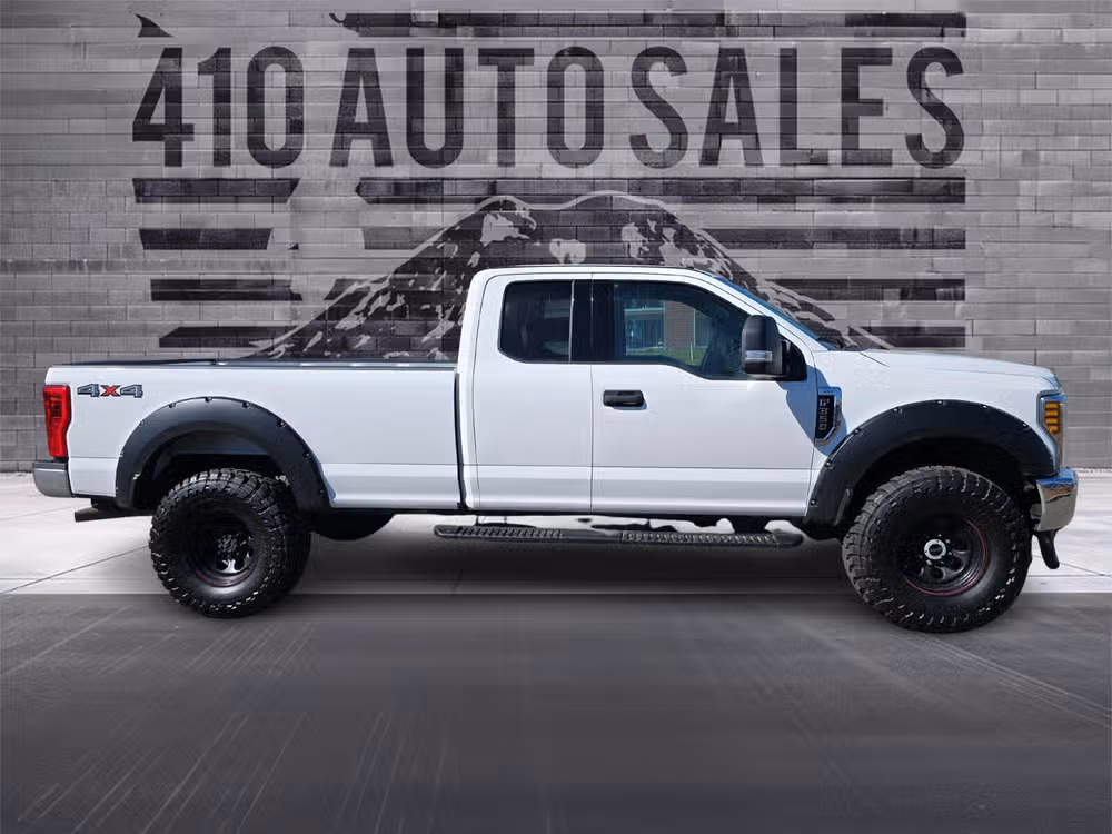 2019 Ford F-350 Super Duty XLT Image 2