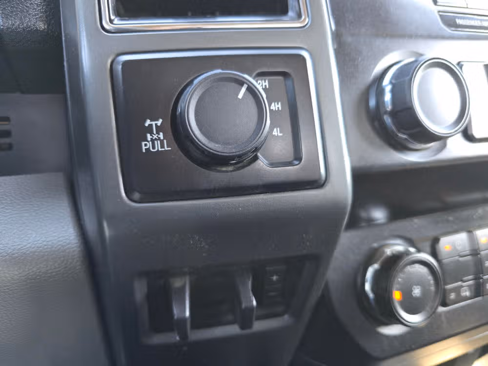 2019 Ford F-350 Super Duty XLT Image 19