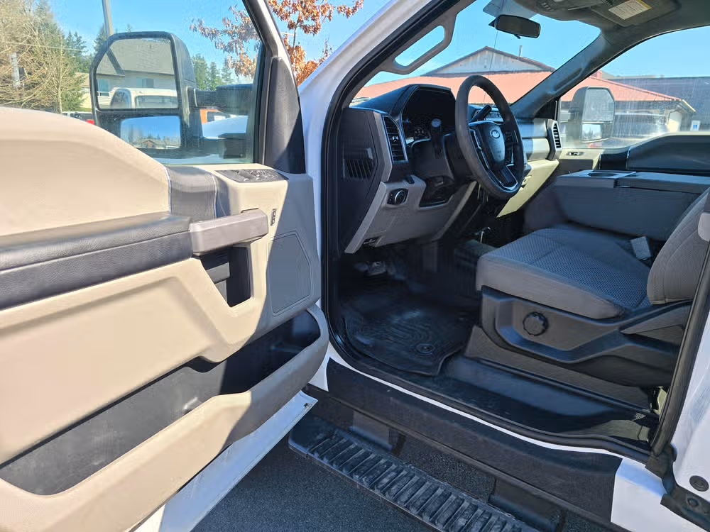 2019 Ford F-350 Super Duty XLT Image 25