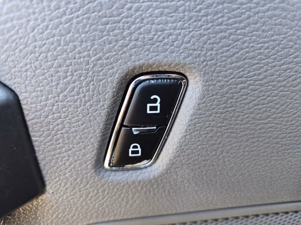 2019 Ford F-350 Super Duty XLT Image 27
