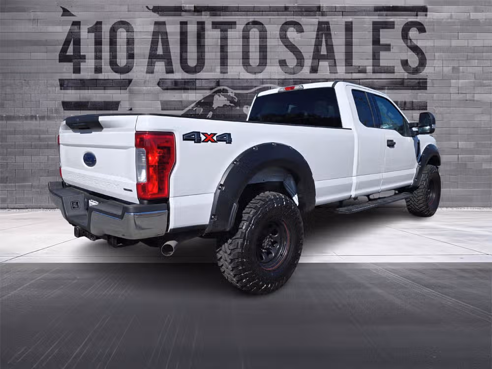 2019 Ford F-350 Super Duty XLT Image 3