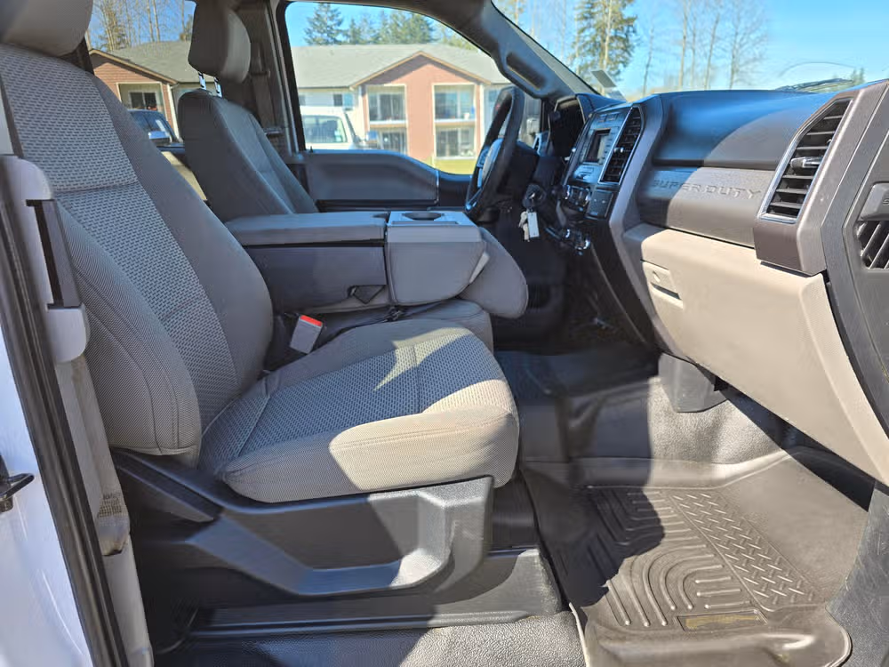 2019 Ford F-350 Super Duty XLT Image 32