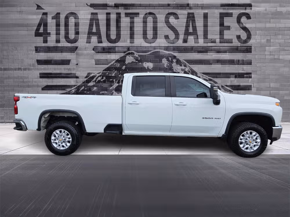 2021 Chevrolet Silverado 3500HD LT Image 2