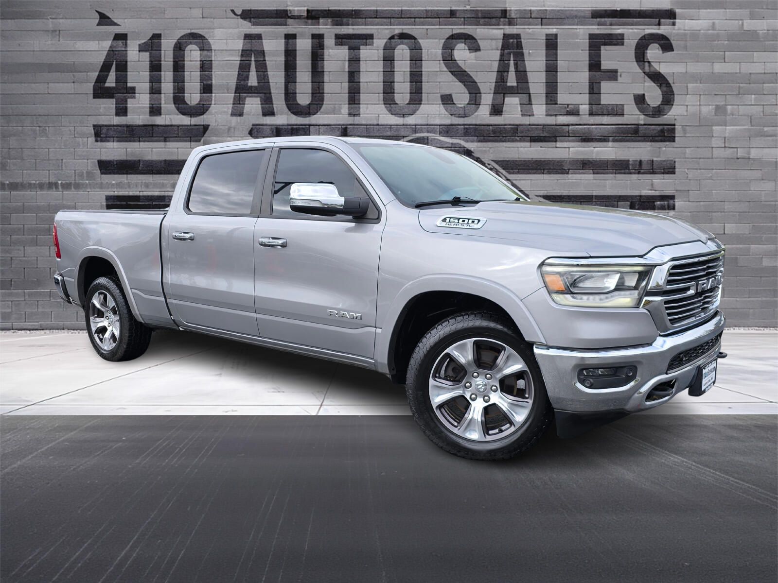 2019 RAM 1500 Laramie 4x4 Crew Cab 6'4's photo