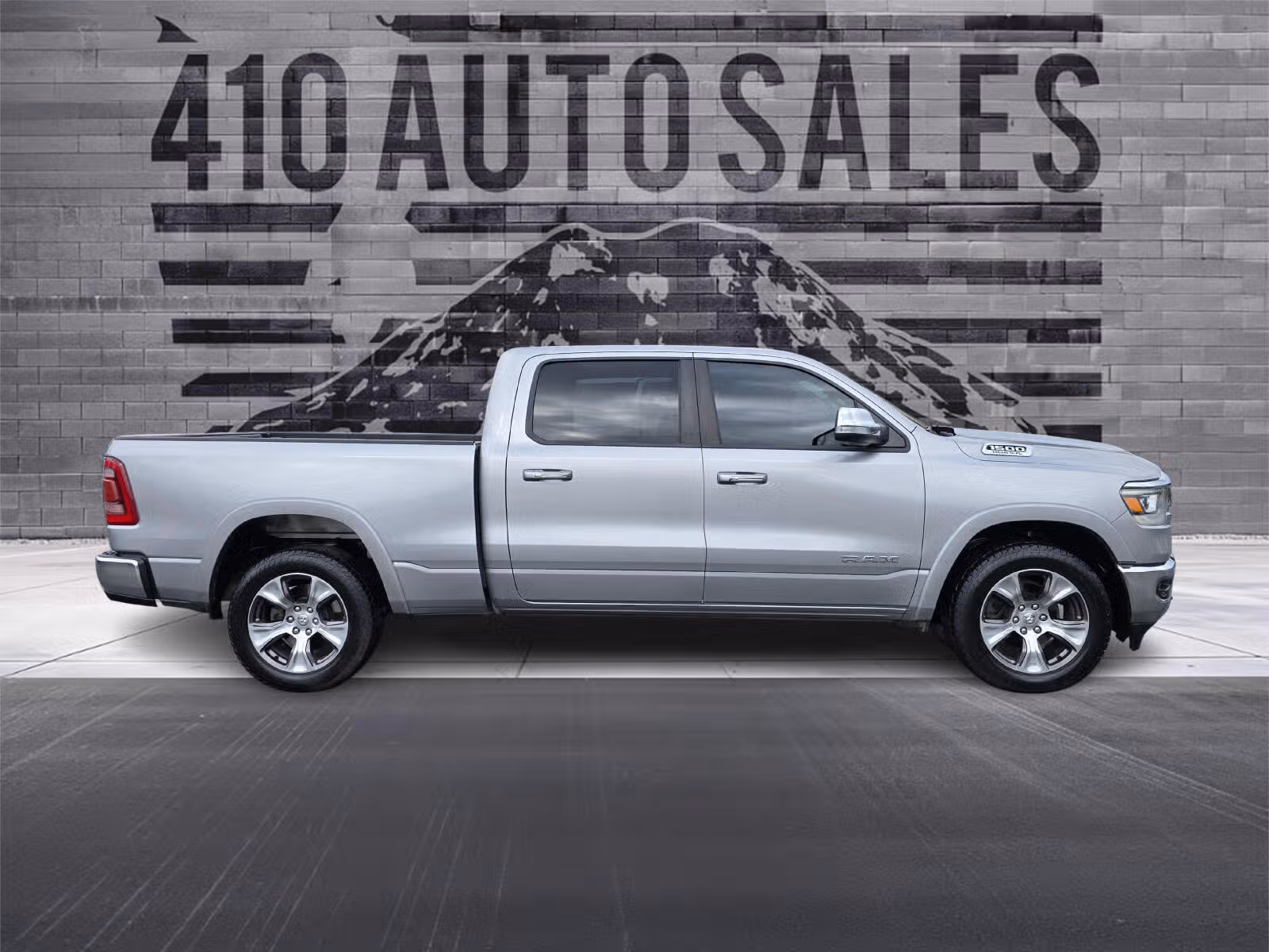 2019 Ram 1500 Laramie Upper Image 2