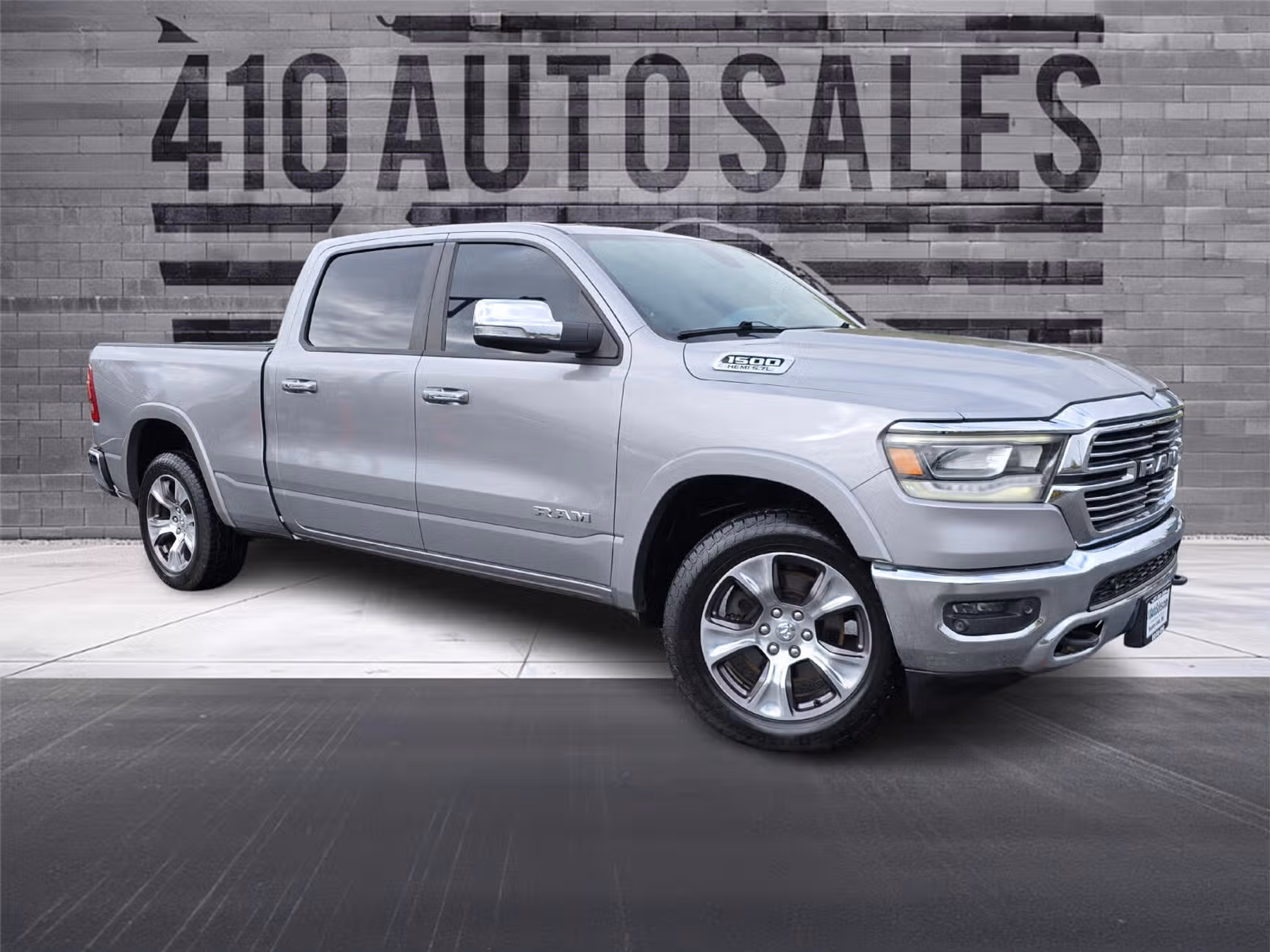 2019 Ram 1500 Laramie Image 1