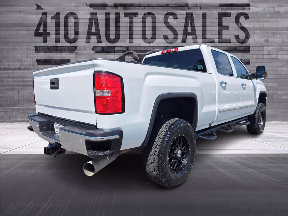 2019 GMC Sierra 2500HD SLT Image 3