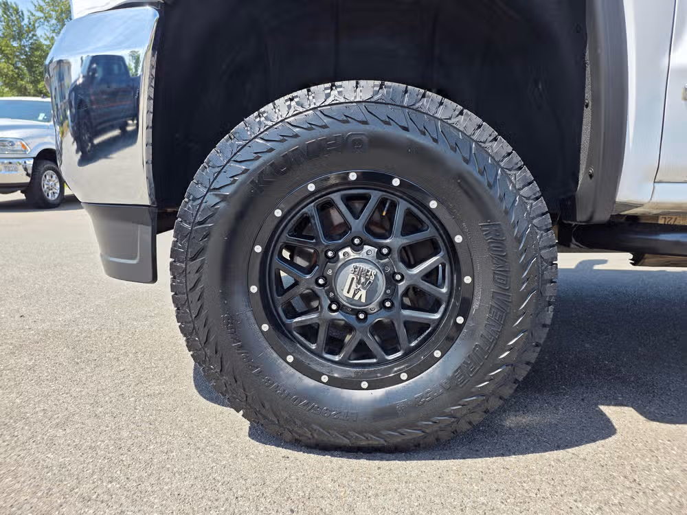 2019 GMC Sierra 2500HD SLT Image 10