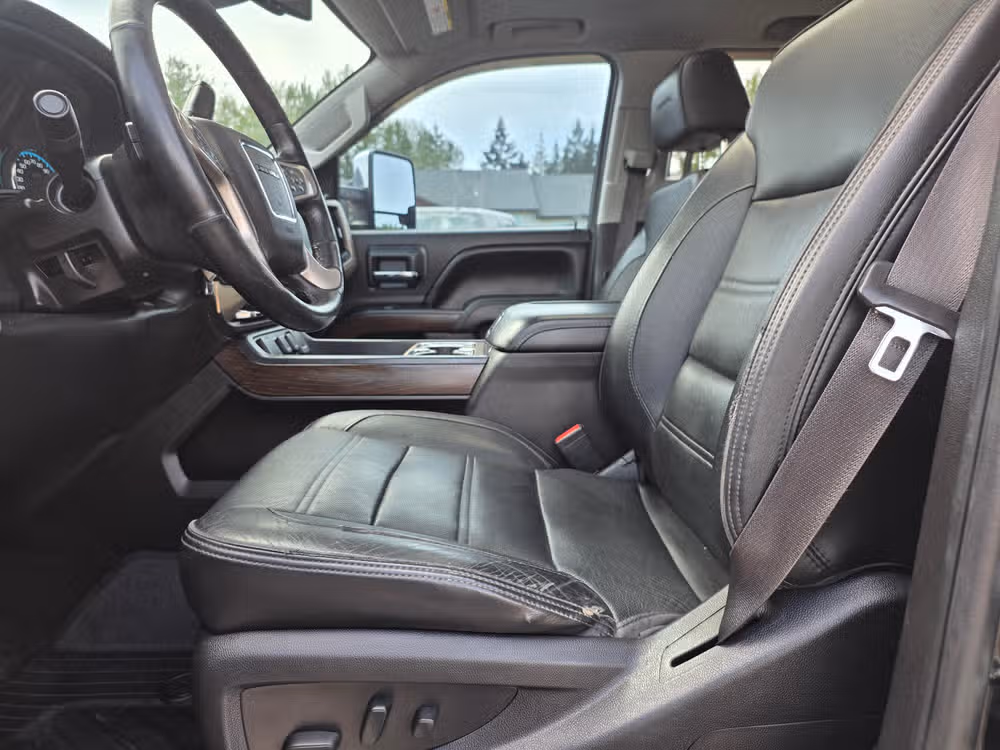 2017 GMC Sierra 2500HD Denali Image 26