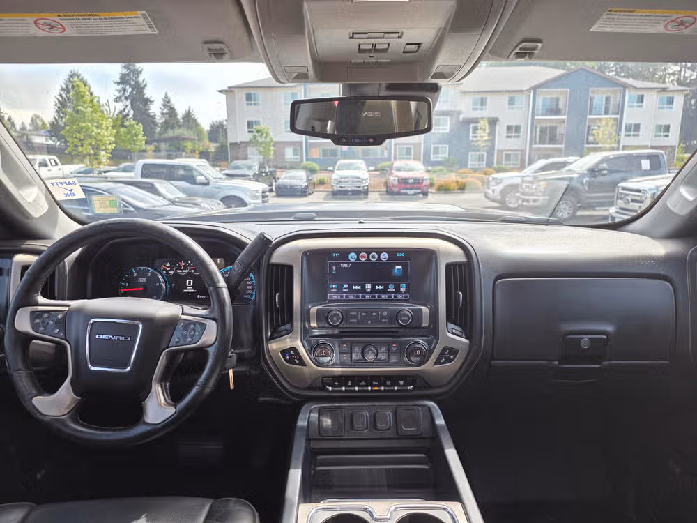 2017 GMC Sierra 2500HD Denali Image 11