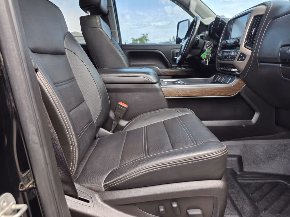 2017 GMC Sierra 2500HD Denali Image 29