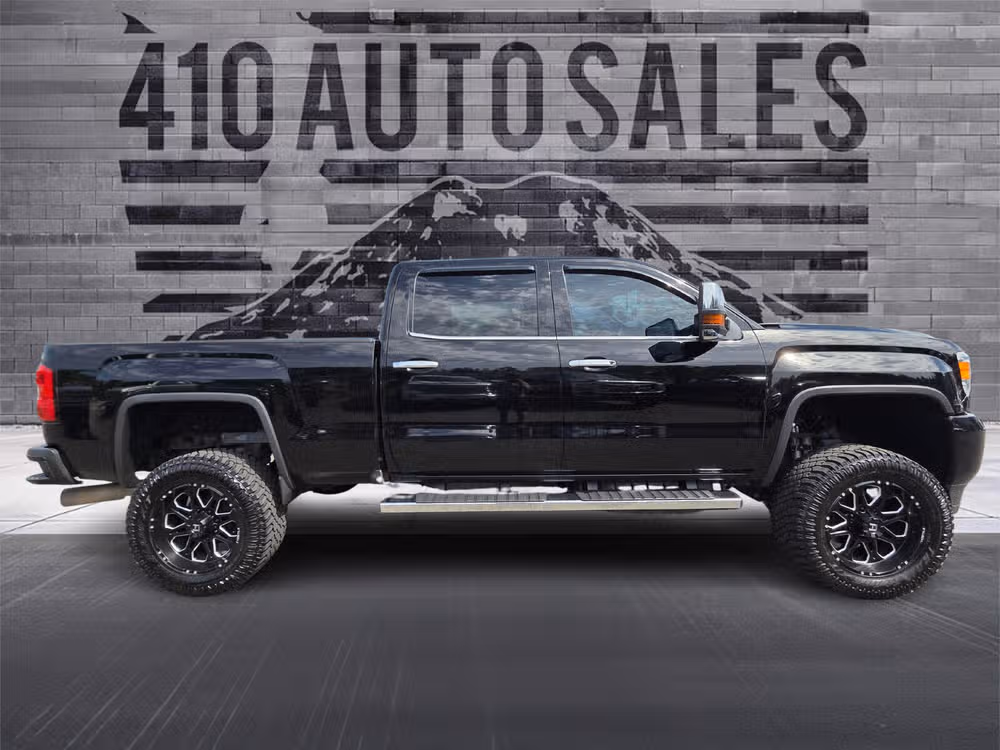 2017 GMC Sierra 2500HD Denali Image 2