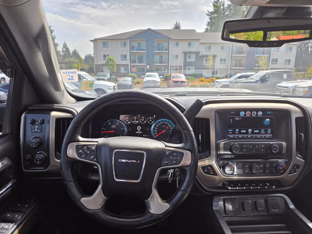 2017 GMC Sierra 2500HD Denali Image 12