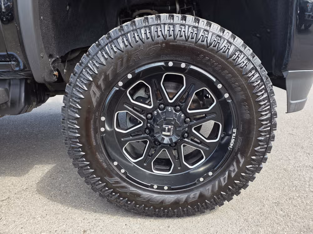 2017 GMC Sierra 2500HD Denali Image 10