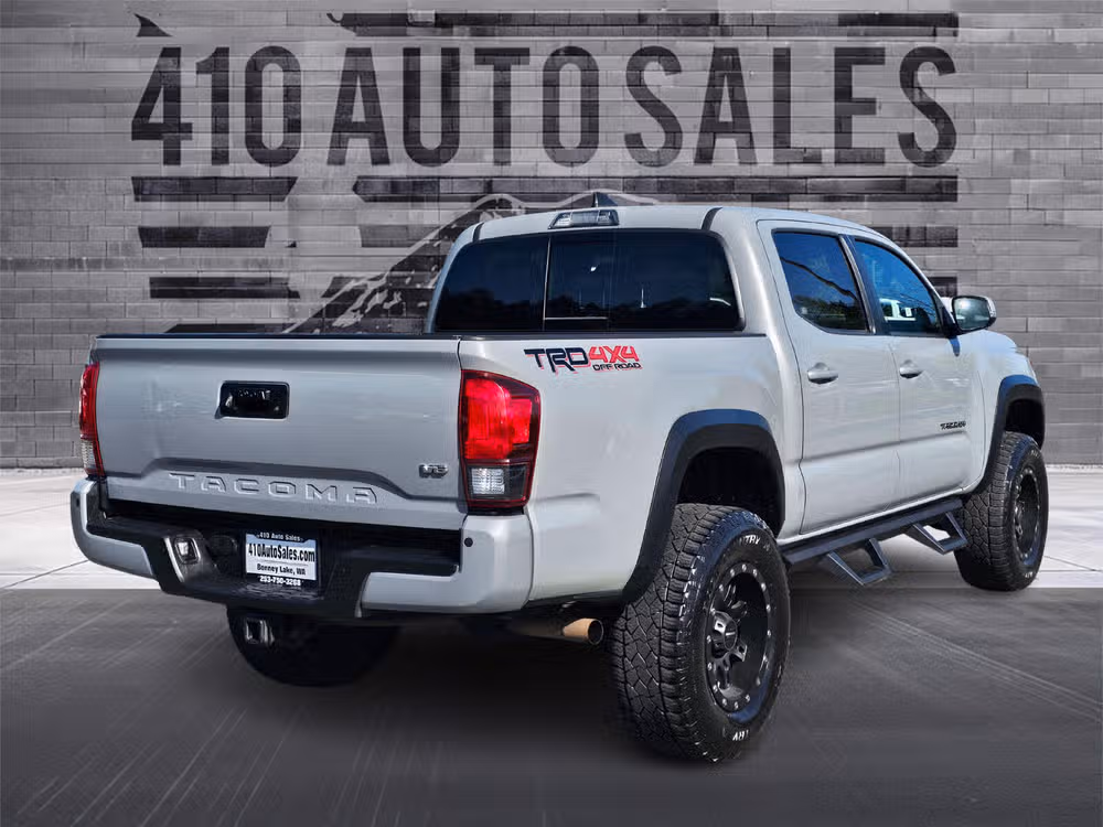 2018 Toyota Tacoma TRD Off-Road Image 3