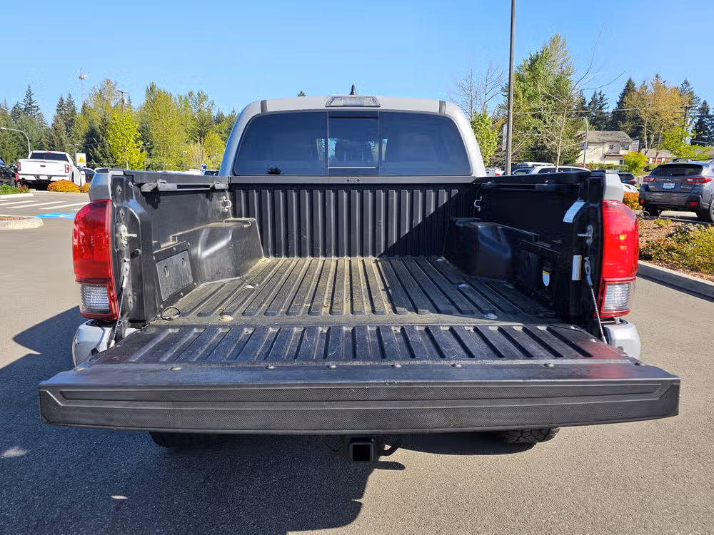 2018 Toyota Tacoma TRD Off-Road Image 9