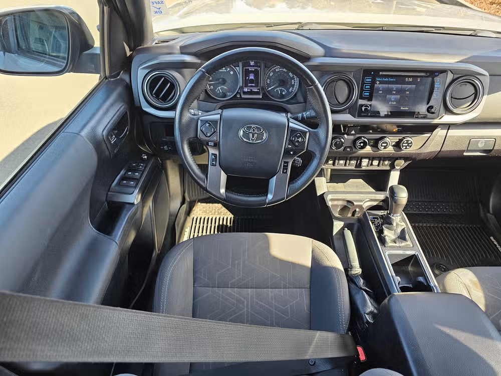 2018 Toyota Tacoma TRD Off-Road Image 15