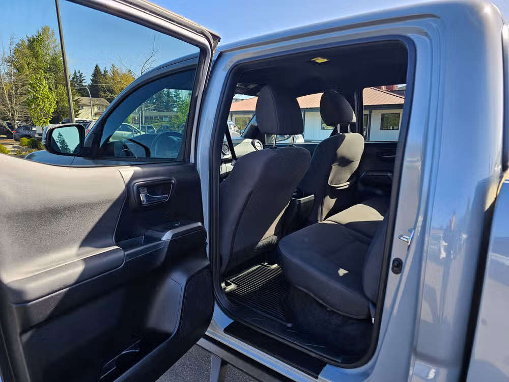 2018 Toyota Tacoma TRD Off-Road Image 30