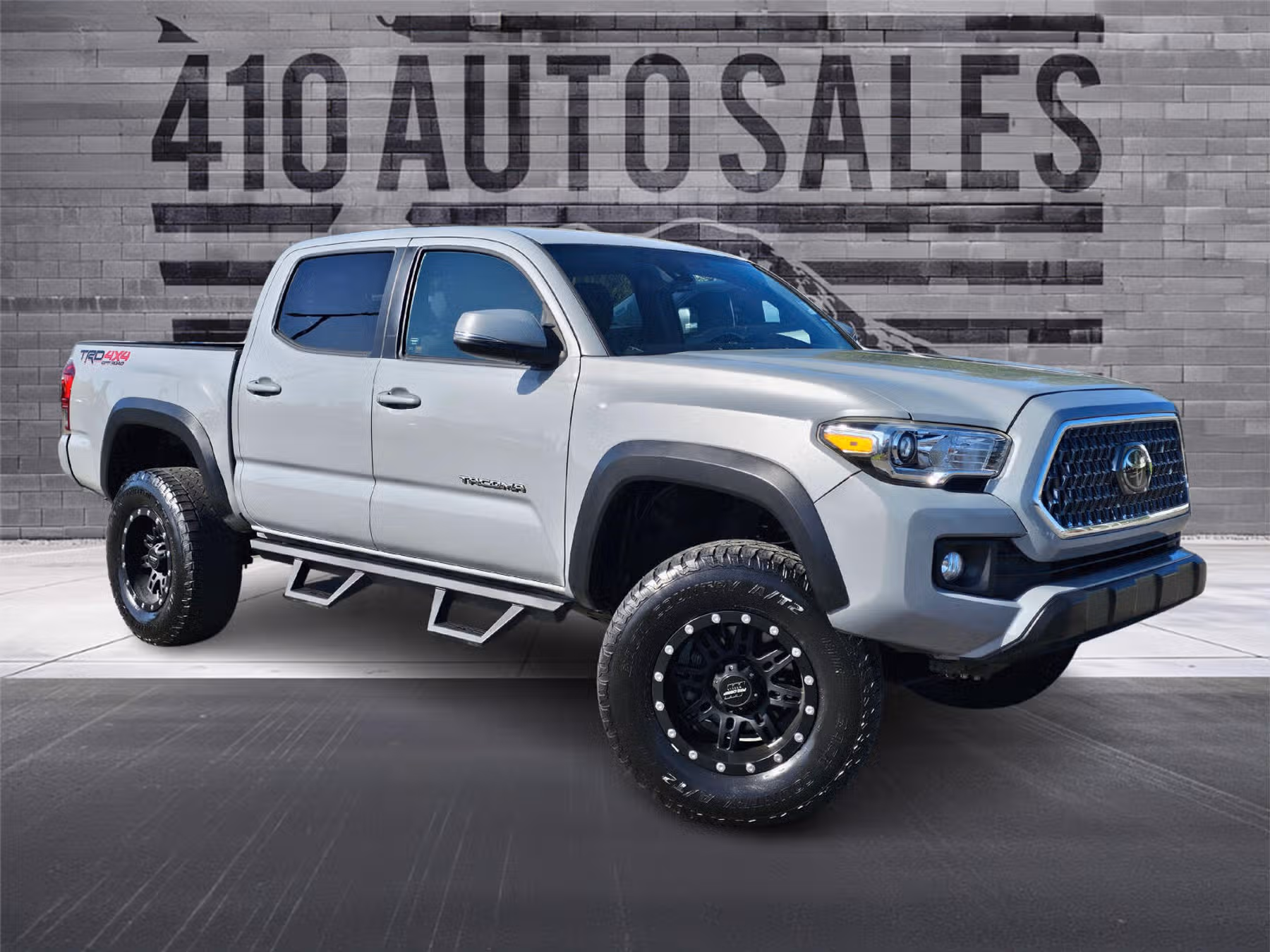 2018 Toyota Tacoma TRD Off-Road Image 1