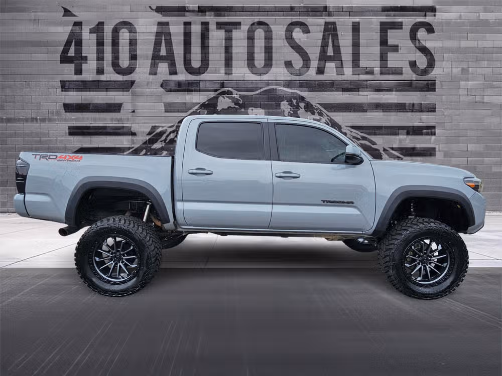 2018 Toyota Tacoma TRD Off-Road Image 2