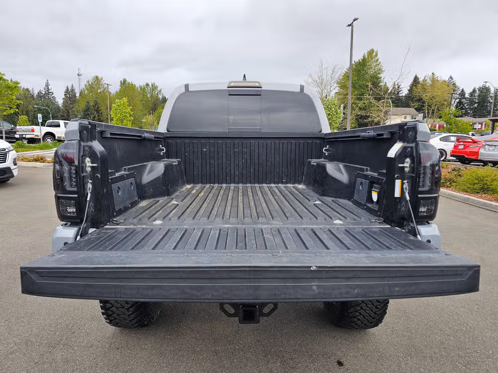 2018 Toyota Tacoma TRD Off-Road Image 10
