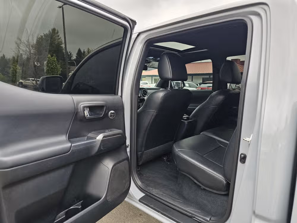 2018 Toyota Tacoma TRD Off-Road Image 32