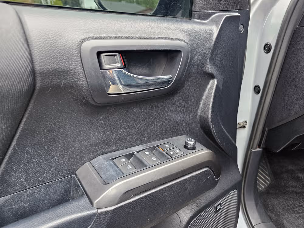 2018 Toyota Tacoma TRD Off-Road Image 30