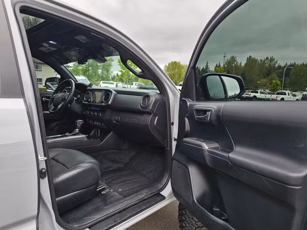 2018 Toyota Tacoma TRD Off-Road Image 35