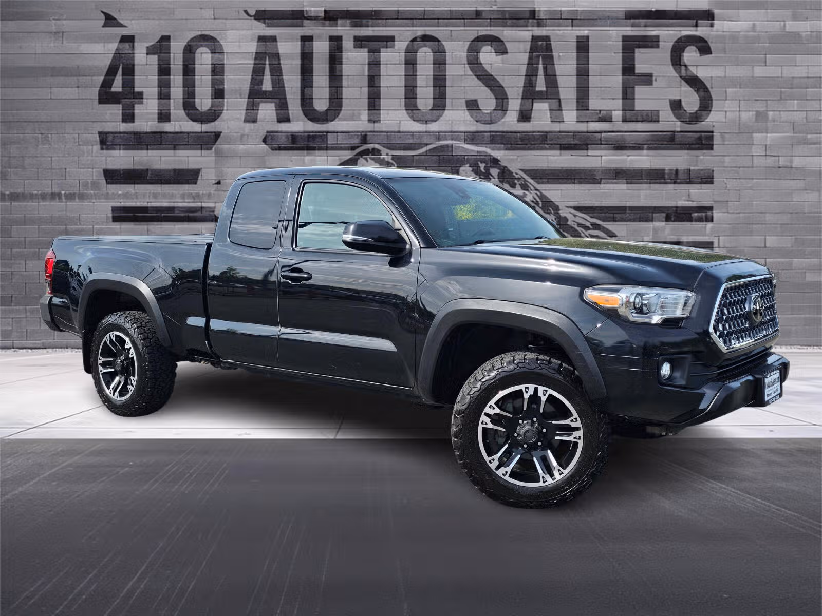 2019 Toyota Tacoma TRD Off-Road Upper Image 1