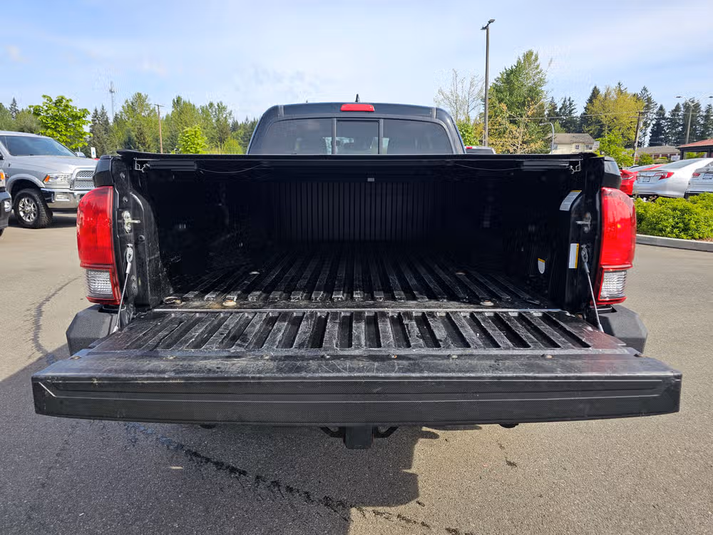 2019 Toyota Tacoma TRD Off-Road Image 9