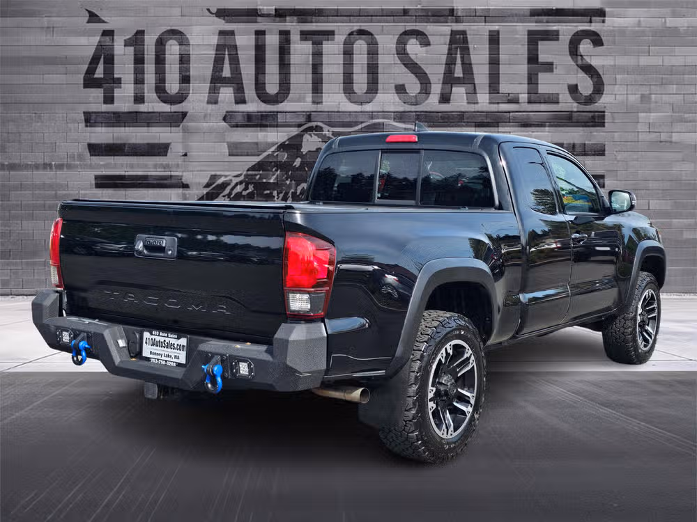 2019 Toyota Tacoma TRD Off-Road Image 3