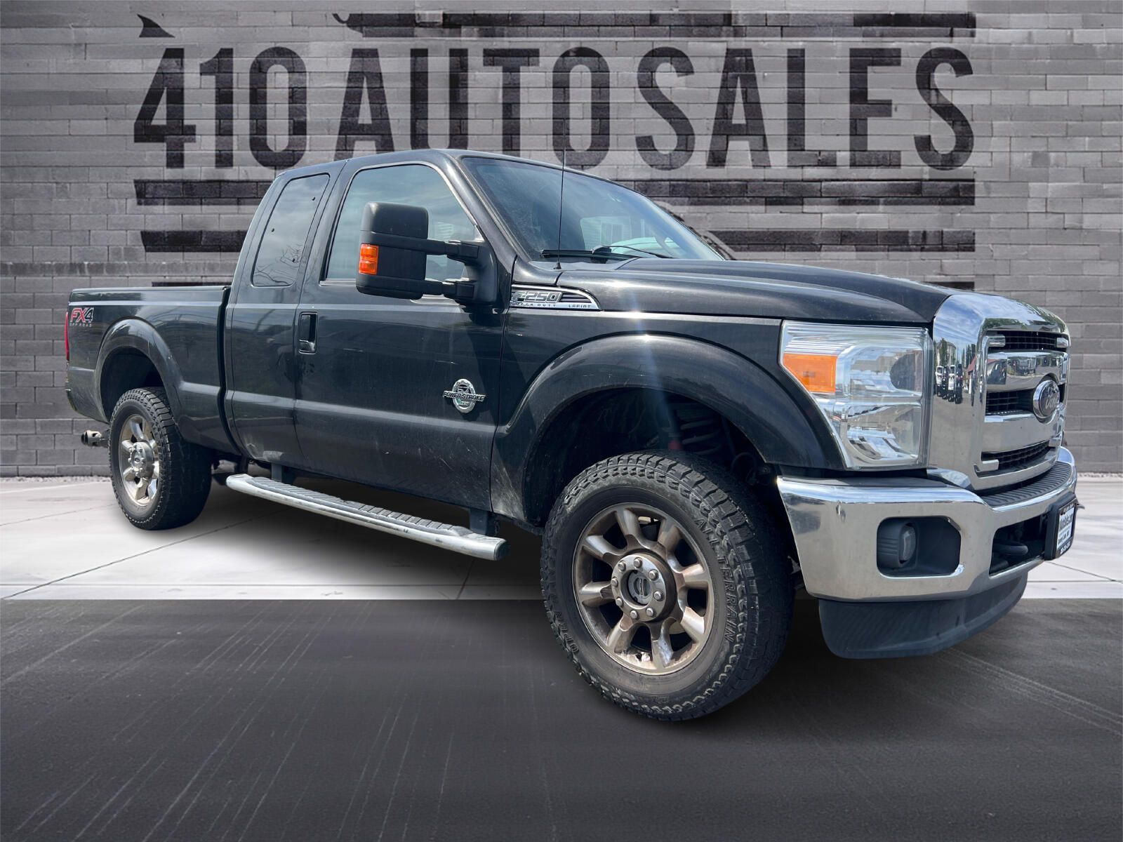 Tuxedo Black Metallic 2015 Ford F-250 Super Duty Lariat SuperCab 4WD Pickup Truck Four-Wheel Drive Automatic