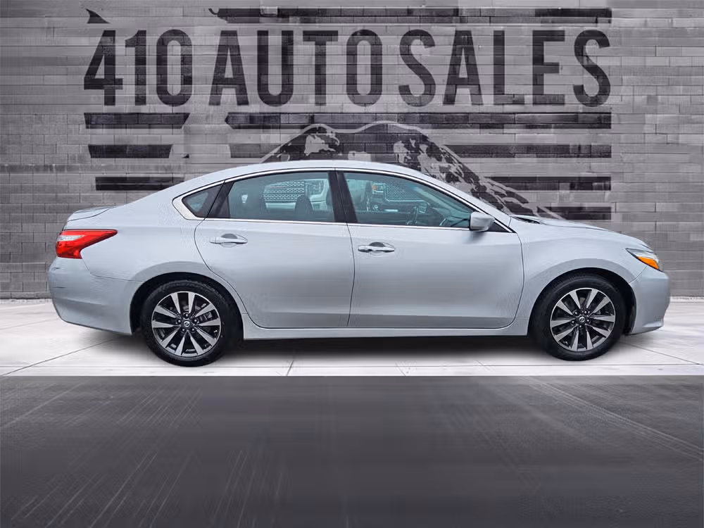 2017 Nissan Altima 2.5 SV Image 2