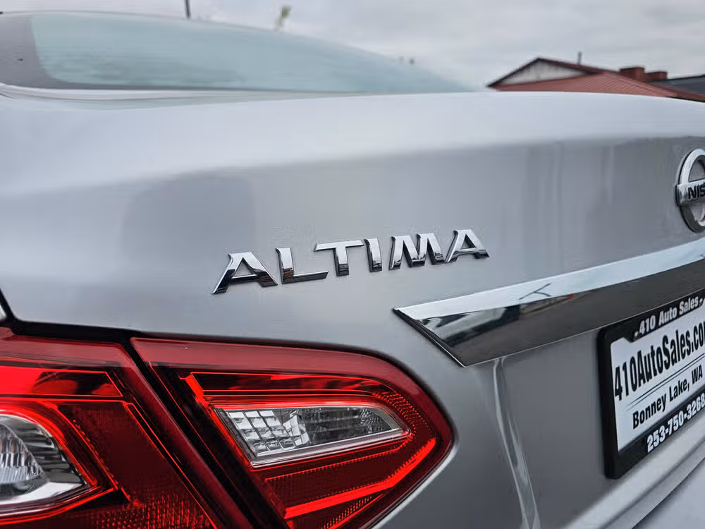 2017 Nissan Altima 2.5 SV Image 10