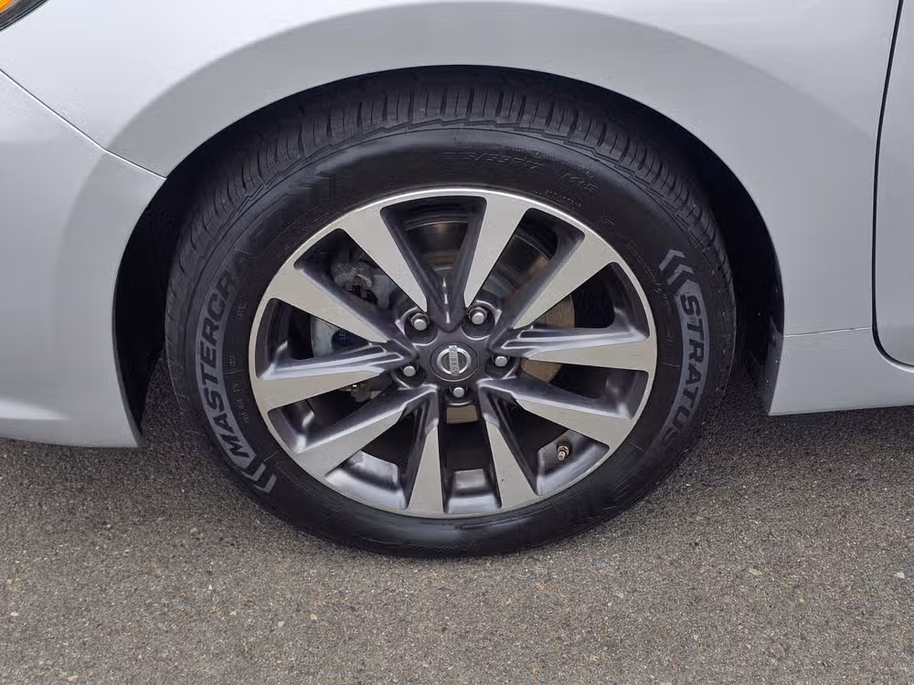 2017 Nissan Altima 2.5 SV Image 13