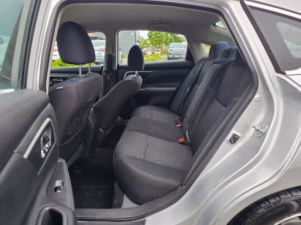 2017 Nissan Altima 2.5 SV Image 30