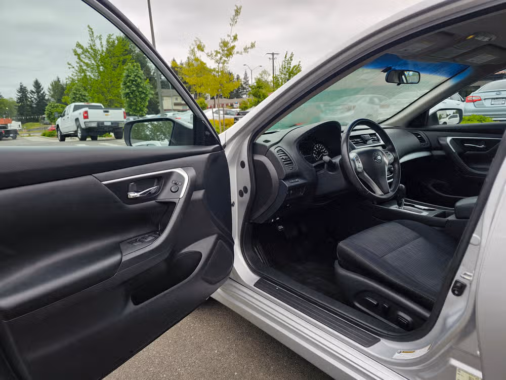 2017 Nissan Altima 2.5 SV Image 26