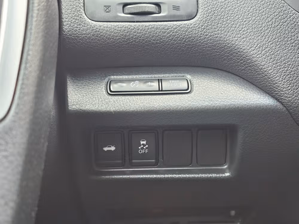 2017 Nissan Altima 2.5 SV Image 25