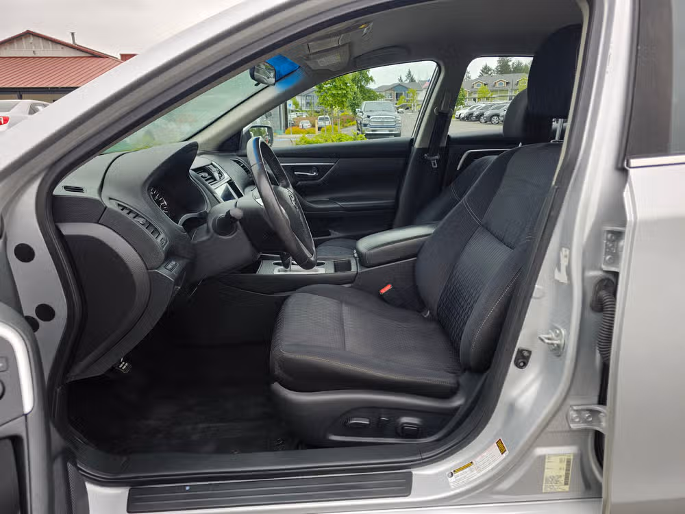 2017 Nissan Altima 2.5 SV Image 28